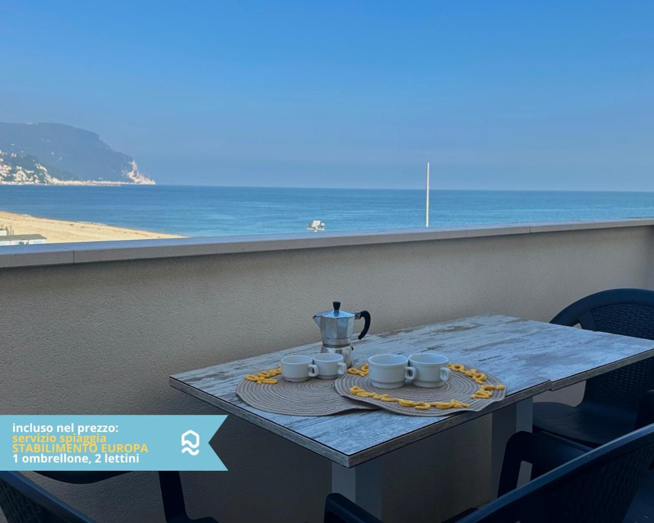 Rs322 - Marcelli, Bilocale Fronte Mare Con Spiaggia Inclusa Exterior photo